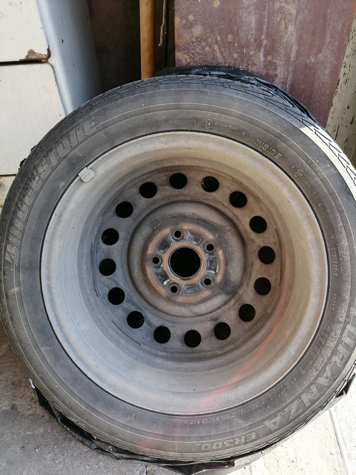 Летние шины Bridgestone 205/55 R16 с дисками