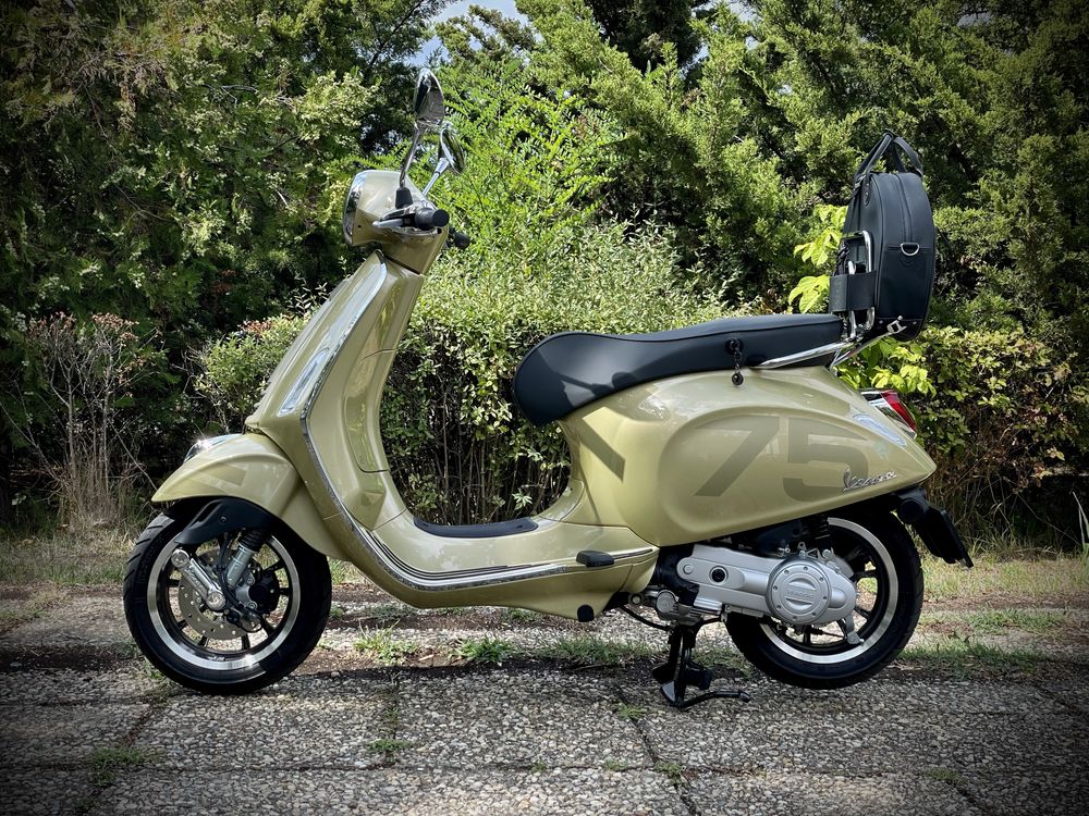 Scutere Vespa Primavera Sprint  Vespa 946 Sei Giorni Sean Whoterspoon