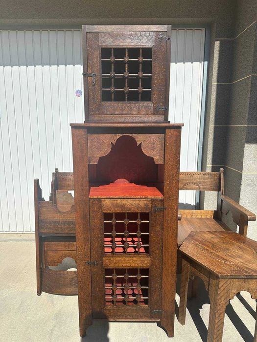 Дървени мебели от масивно дърво - маси, столове, скринове