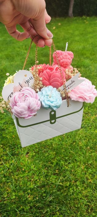 Букет от цветя и мече