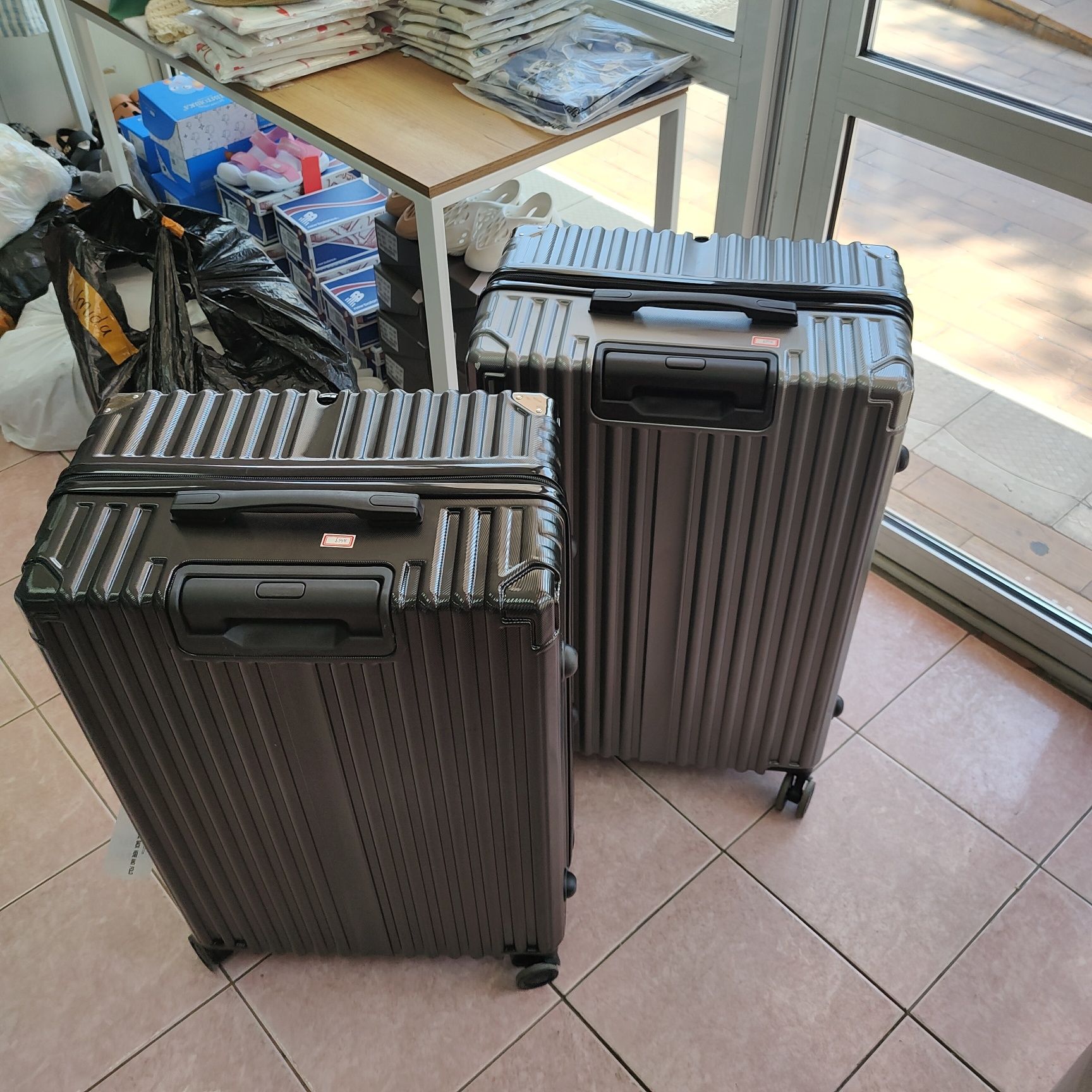 Продам чемоданы размер L