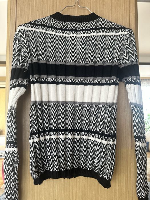 Пуловер черно-бало райе