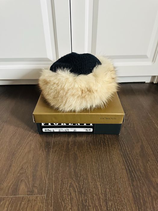 Caciula eleganta , de dama , din blana naturala crem ,