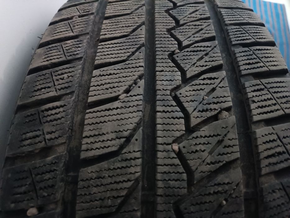 Продам 2 покрышки