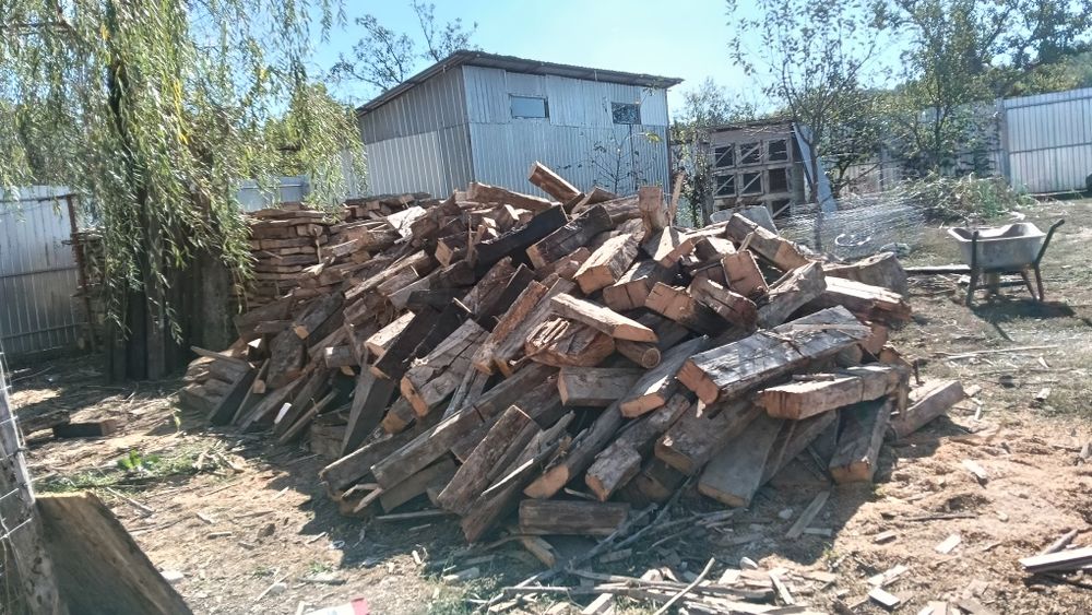 Vând lemn de stejar uscate