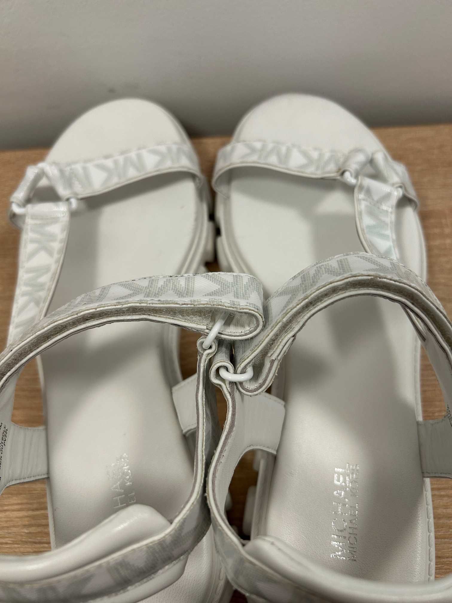 Michael Kors Brilliance White Sandals – 39 (9M)