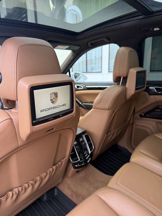 Porsche Cayenne Facelift 3.0 Diesel Chrono Pano Suspensie Full Led