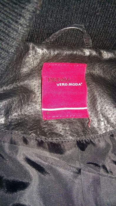 Дамско кожено яке с качулка