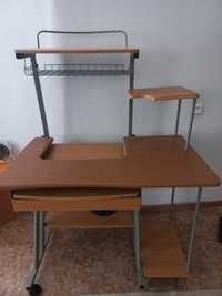 Стол для учебы и компьютера