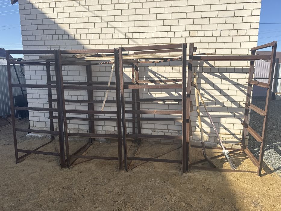 Металлические полки, стеллажи напольные складской