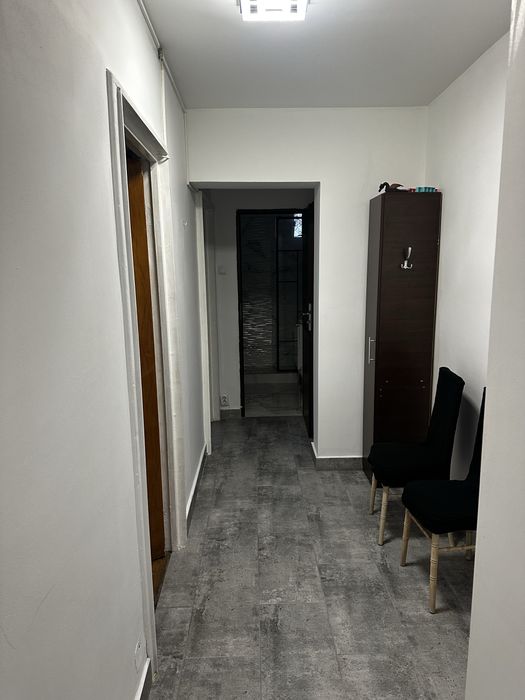 Inchiriez apartamnet 3 camere . Direct proprietar