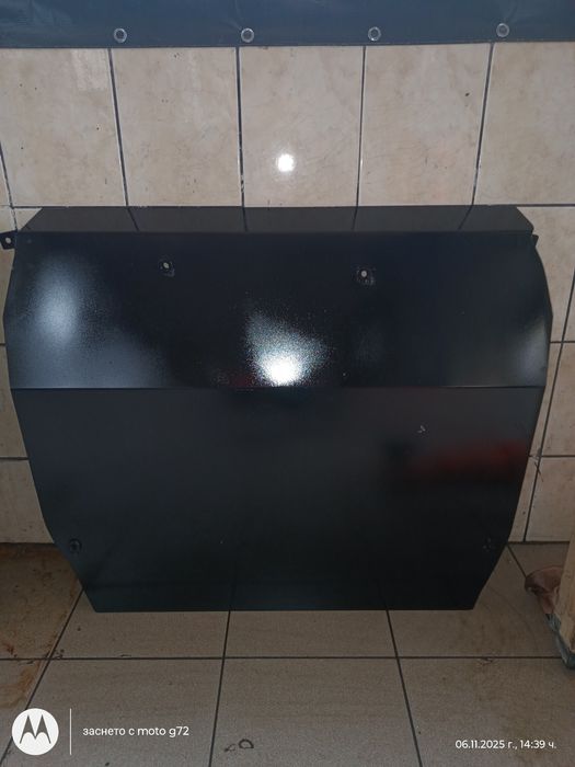 Метална кора под двигател