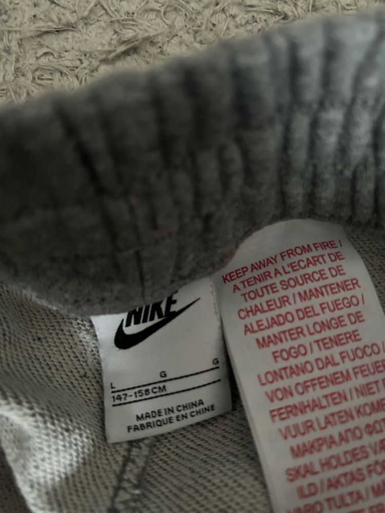 pantaloni nike gri