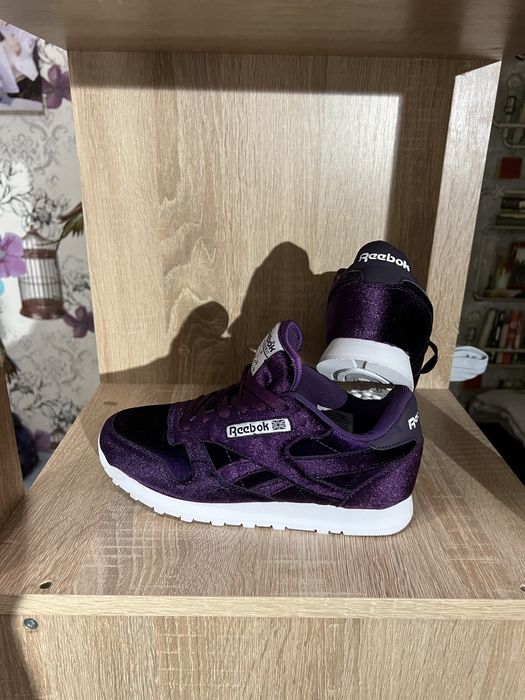 Продам новые кроссовки 36 рр