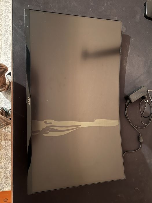 Продается Монитор Acer ED270R с Сломанным экраном