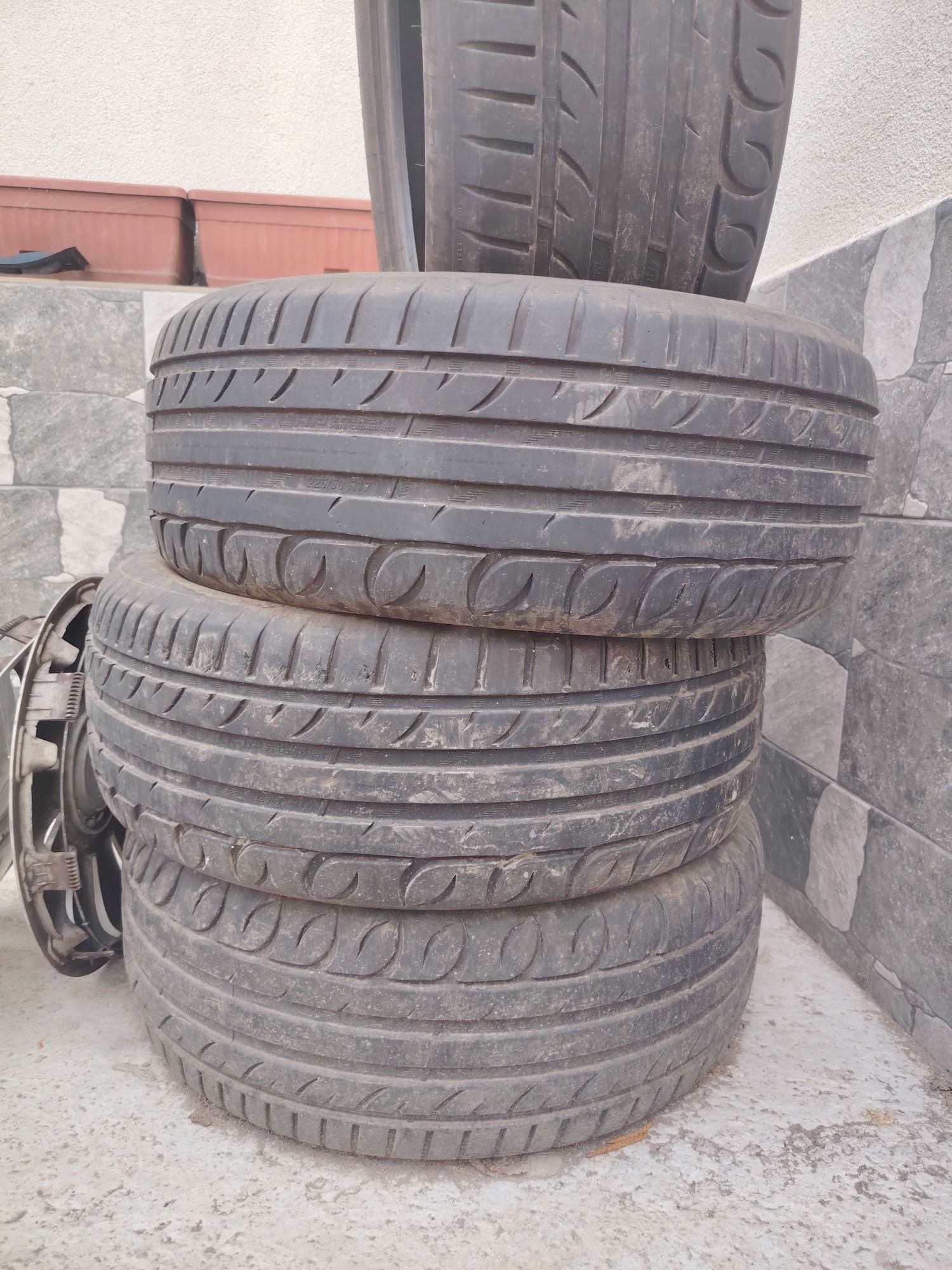 Продавам гуми 225 50 17