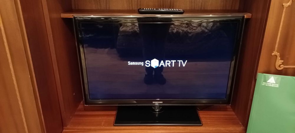 Телевизор LED Samsung 32".