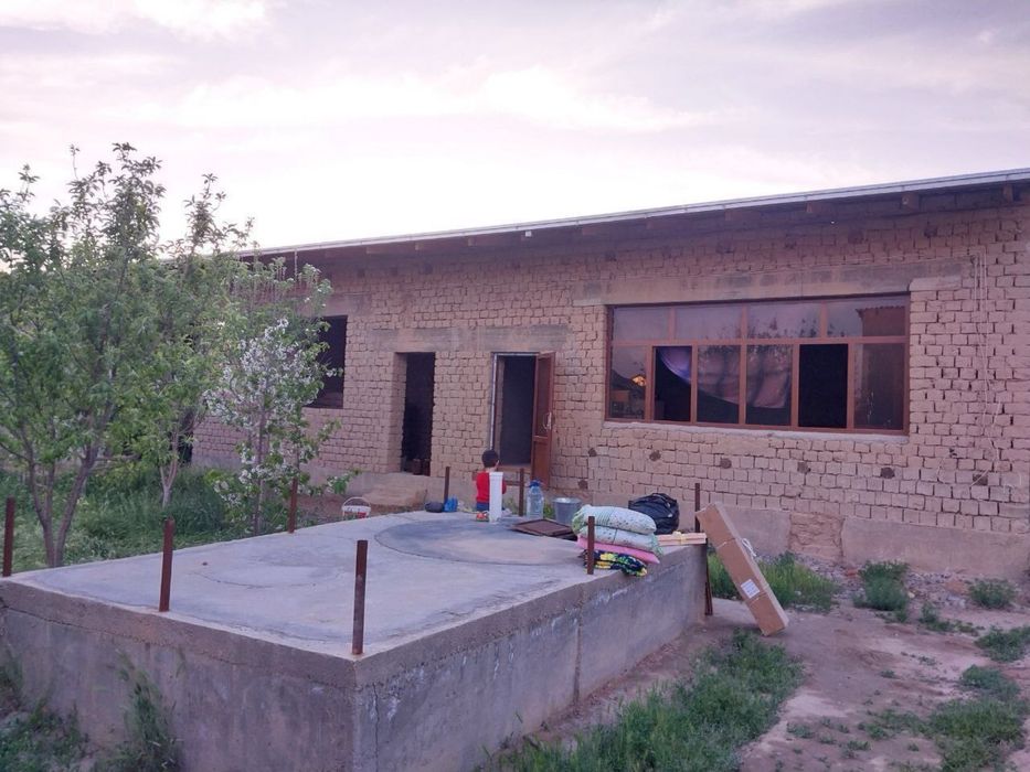 Hovli sotiladi Yangibog