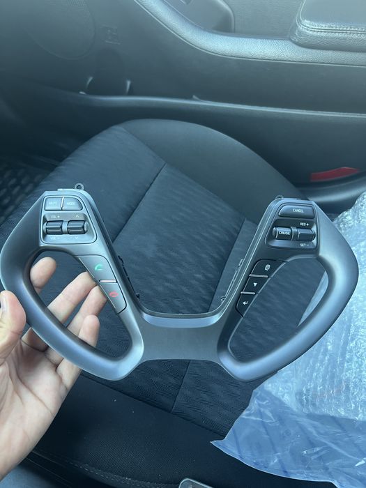 Кнопки мультируля на Kia Cerato 2014 г