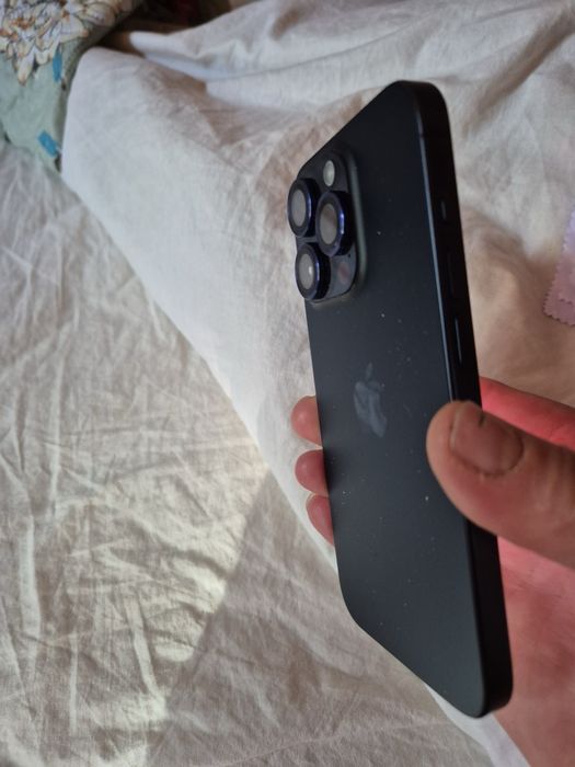 IPhone 15 pro 256GB с 9 месеца гаранция