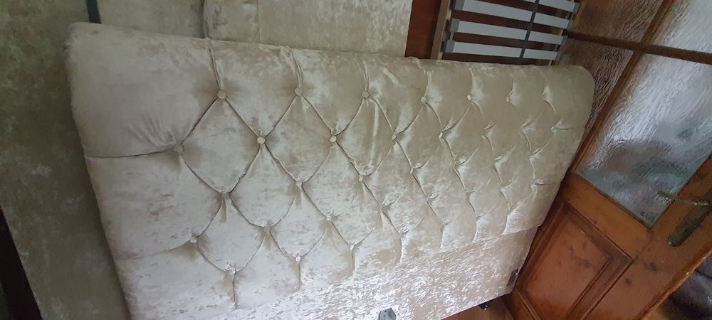 Pat chesterfield catifea crem 160 pe 200