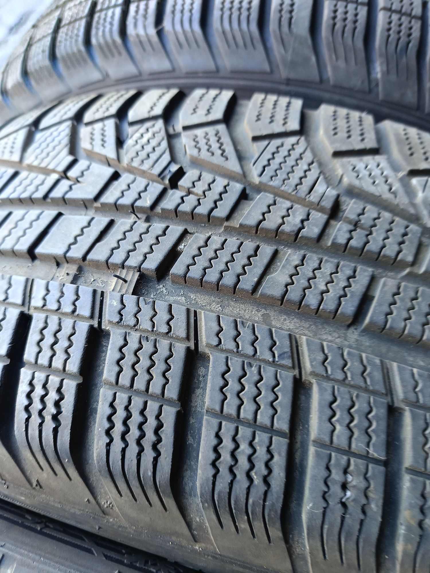 Зимни гуми -16цола -215/70-1бр.-60лв."HANKOOK"