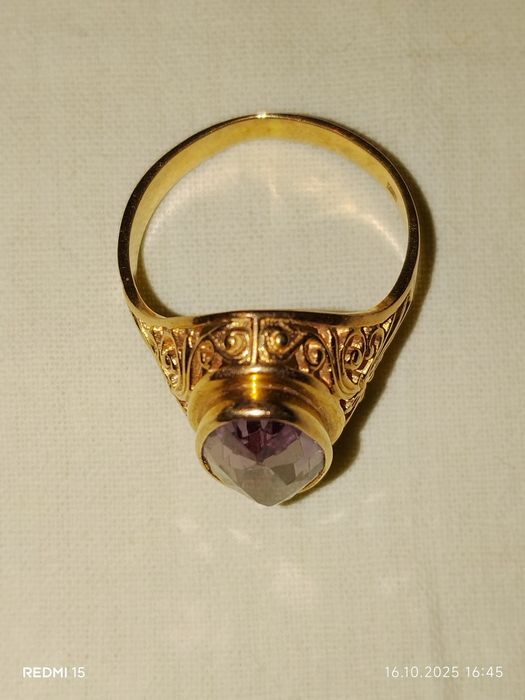 Женский перстень.