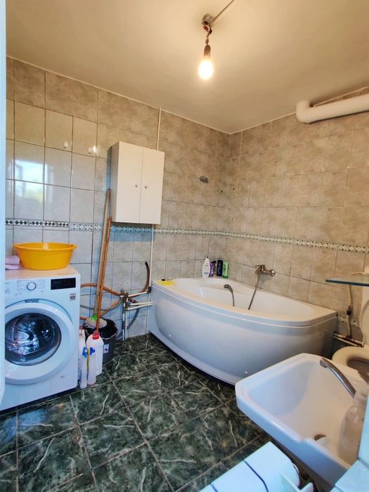 De închiriat* Casa. 86 m2 , 2 dormitoare + salon, hol, baie, bucatarie