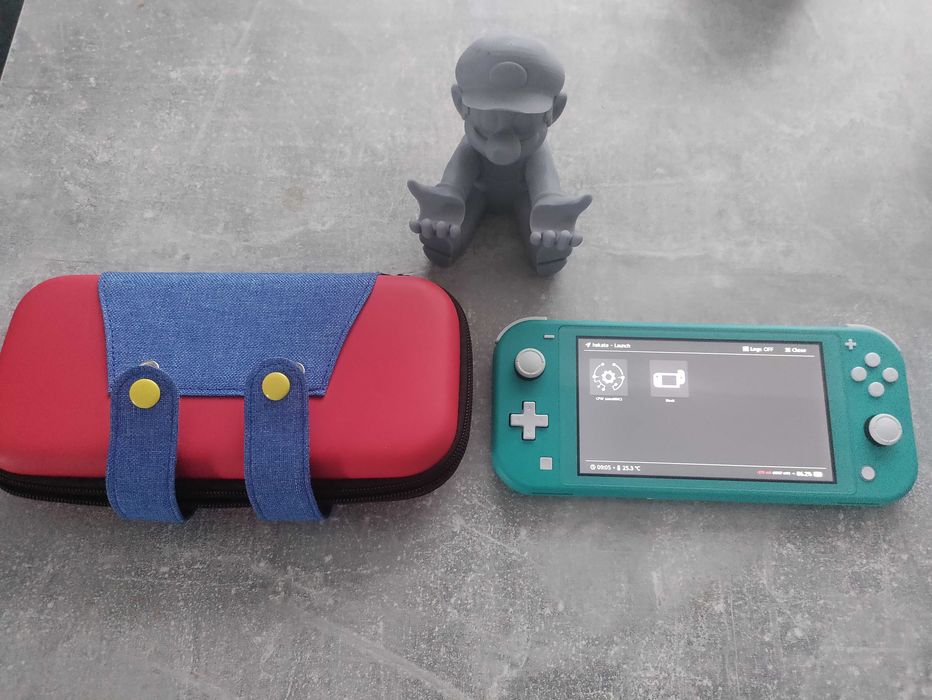 Nintendo switch lite turquoise + подаръци