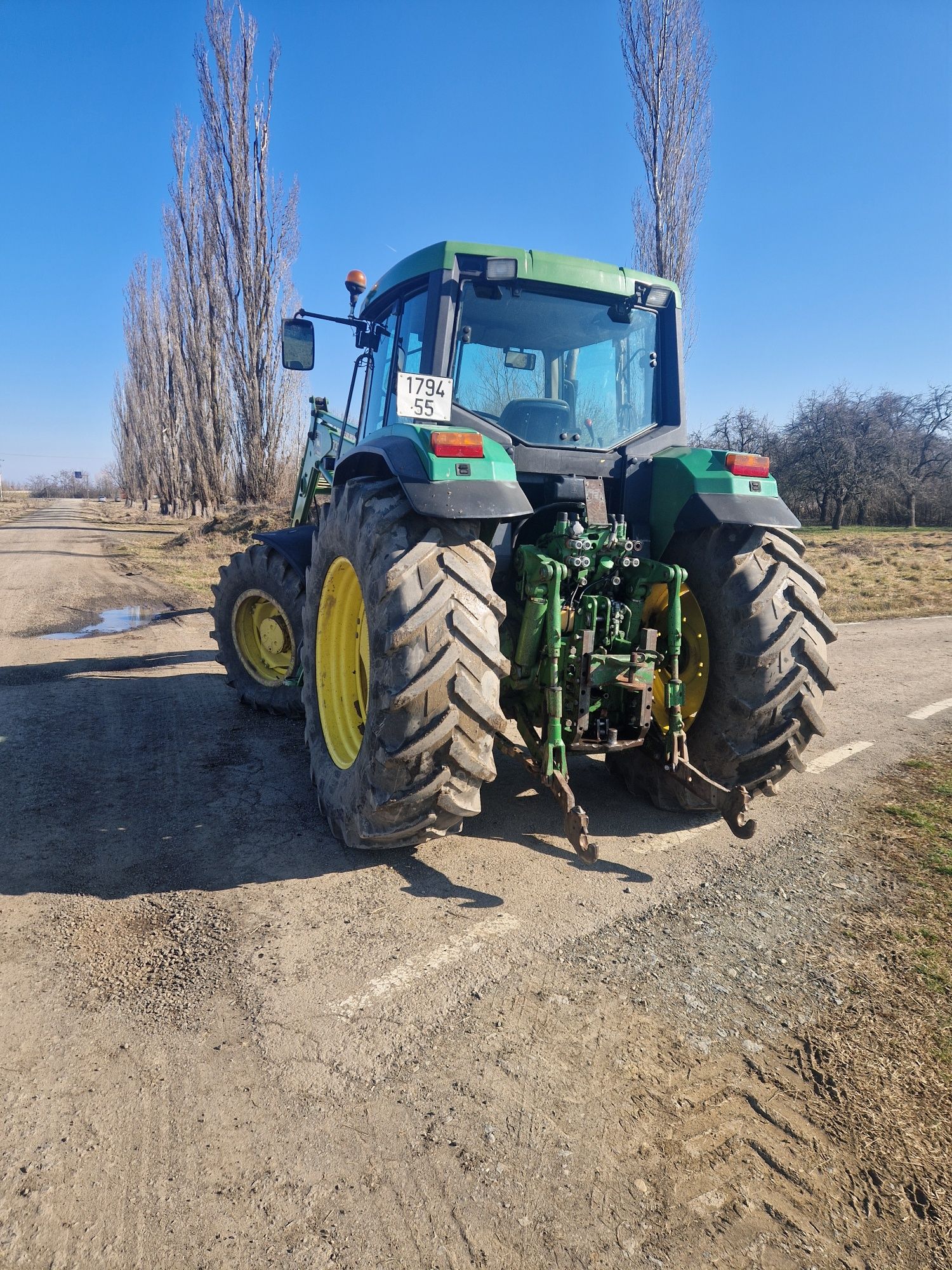 John Deere 6900 cu încărcător frontal