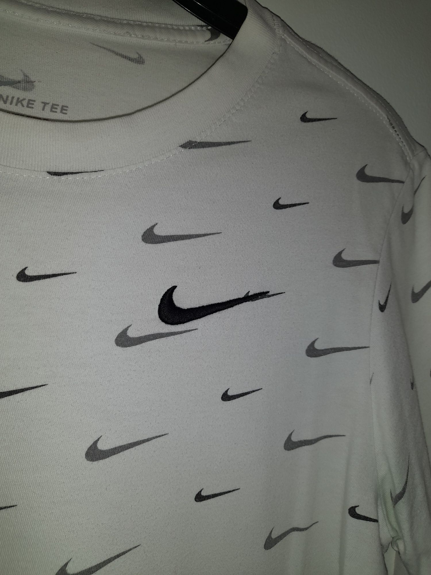 tricou nike alb.