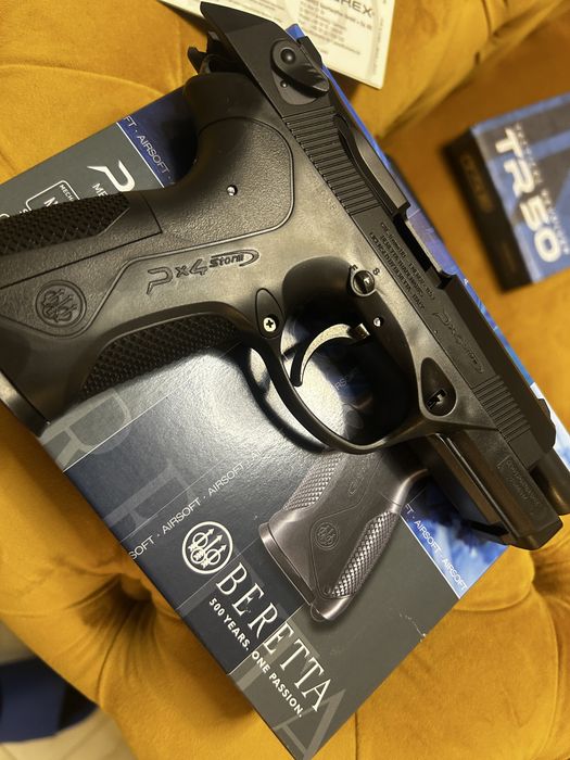 Vând pistol beretta px4 și walter p99 airsoft metal si abs