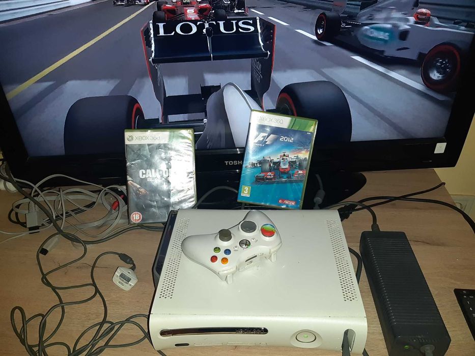 XBOX 360+Безжичен джойстик+2 игри