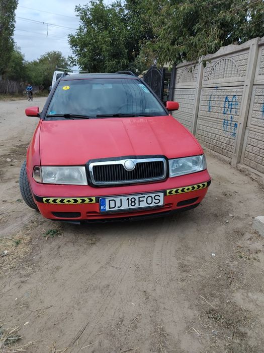 Vând scada Octavia an 2002 motor1.9 dizel culoare roșie