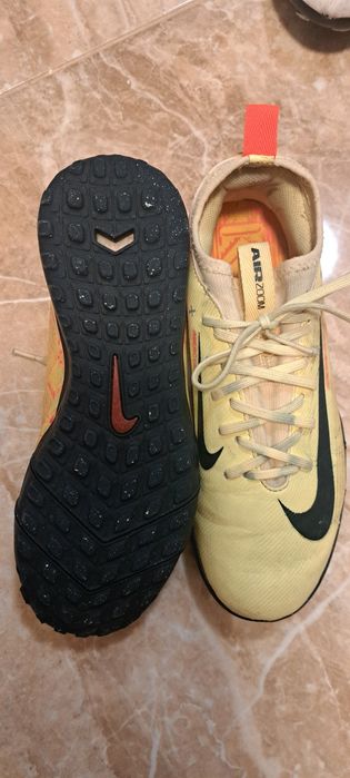 Футболни обувки nike, adidas