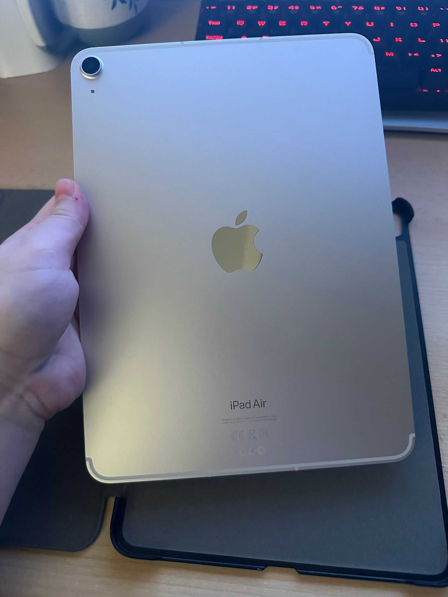 Apple iPad Air 5 (2022), 10.9", 256GB, Cellular, Starlight