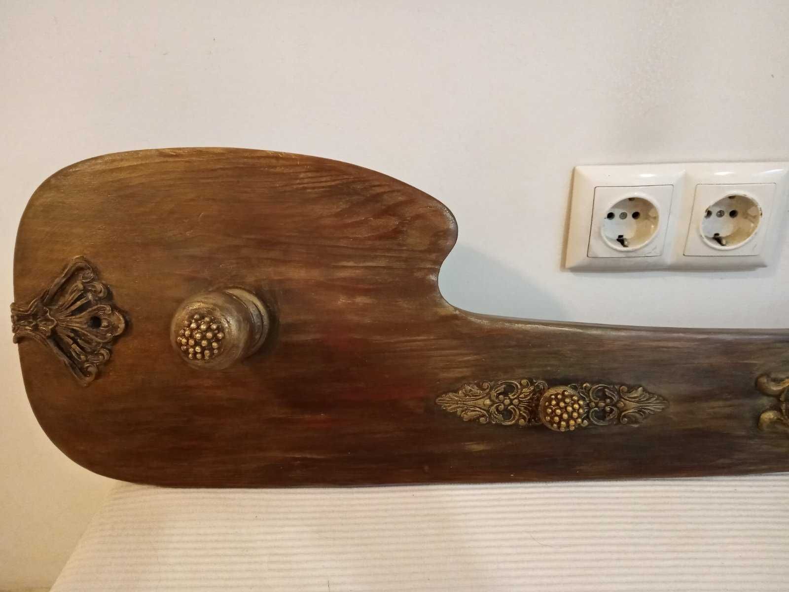 дървена старинна закачалка с орнаменти-1метър