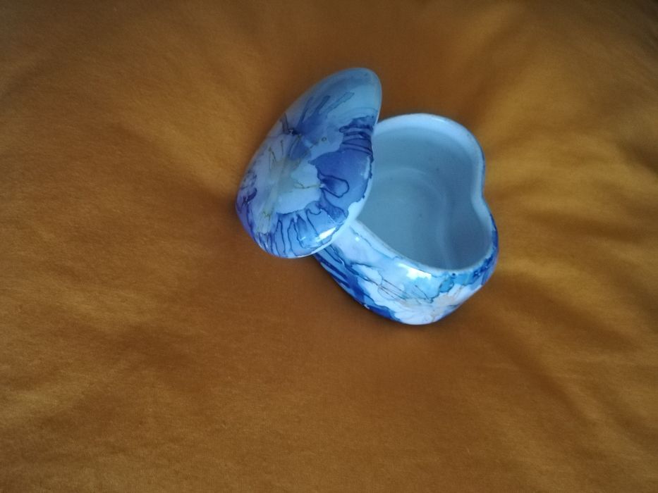 Порцеланова кутийка за бижута - сърце