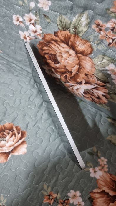 Acer  Iconia Tab A8, 4gb ram ,64gb storage, defect ,gadget electronice