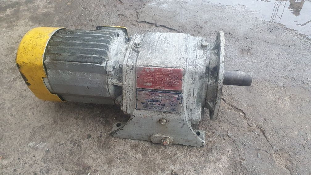 Motor cu reductor de mare forță la 380v. sau 220v.