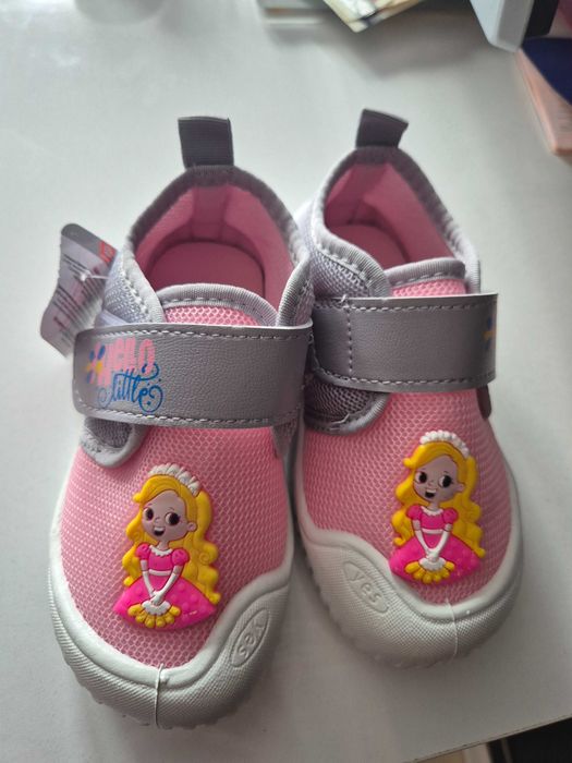 Детски пантофи нови