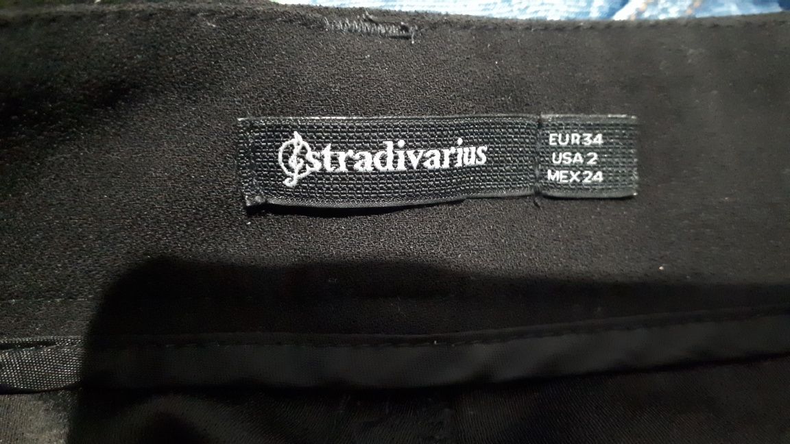 Pantaloni noi Stradivarius