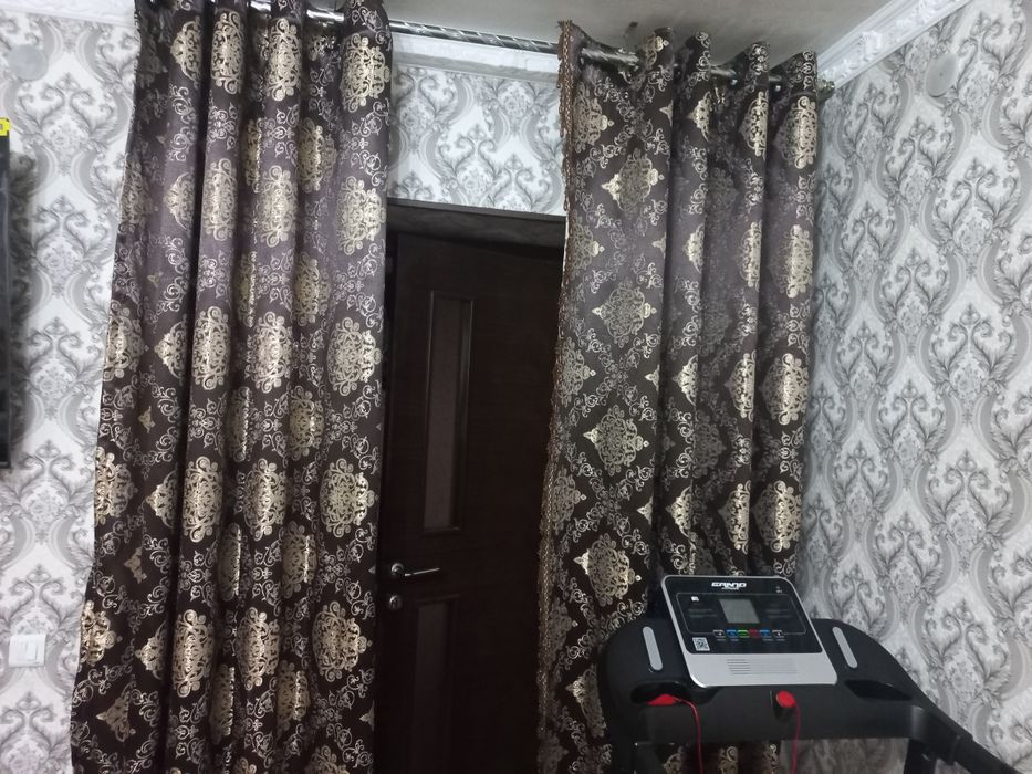 Partiyerniy parda sotiladi karnizi bilan birga