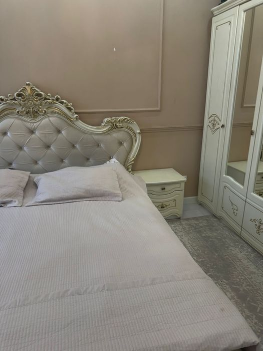 Продам спальный гарнитур