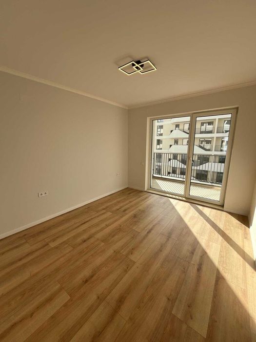 Dezvoltator vand apartament 3 camere , finisat ,Floresti str. Eroilor