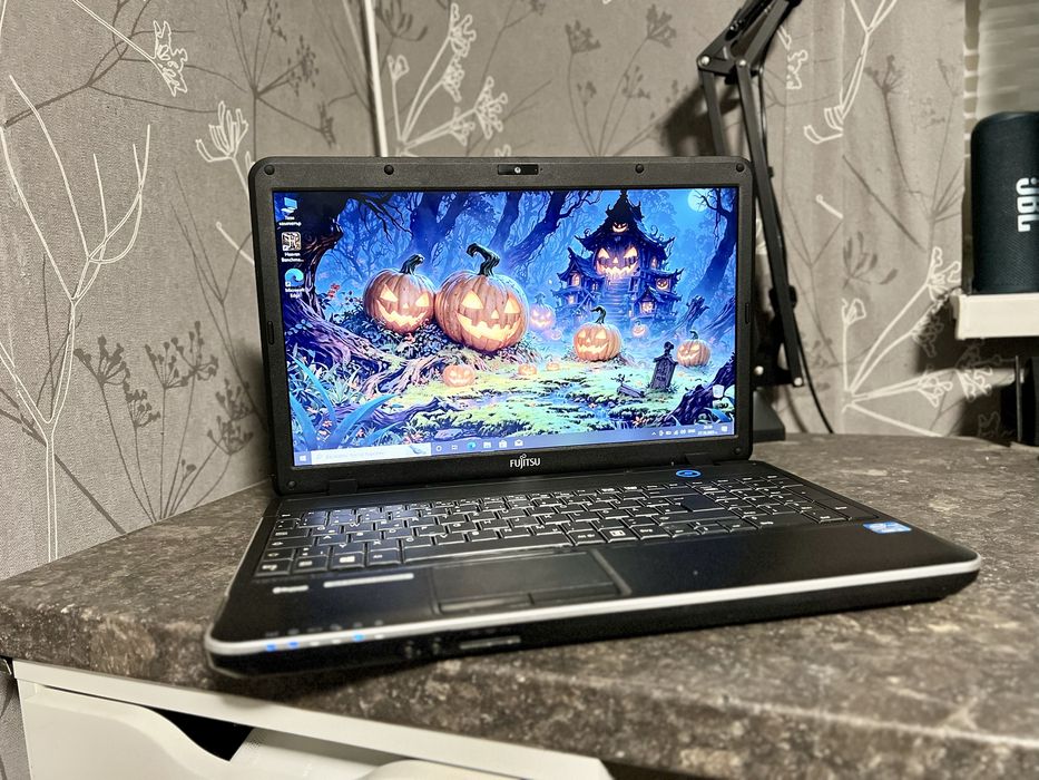 Лаптоп Fujitsu / 15.6’ / i3 / 8GB RAM