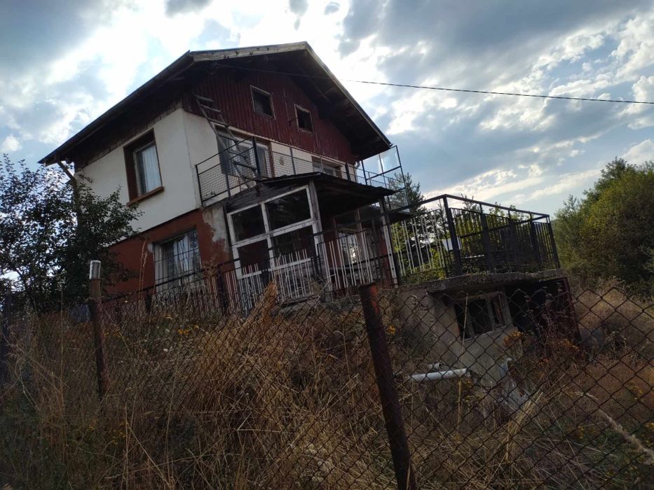 Двуетажна къща Яз . Искър Щъркелово гнездо