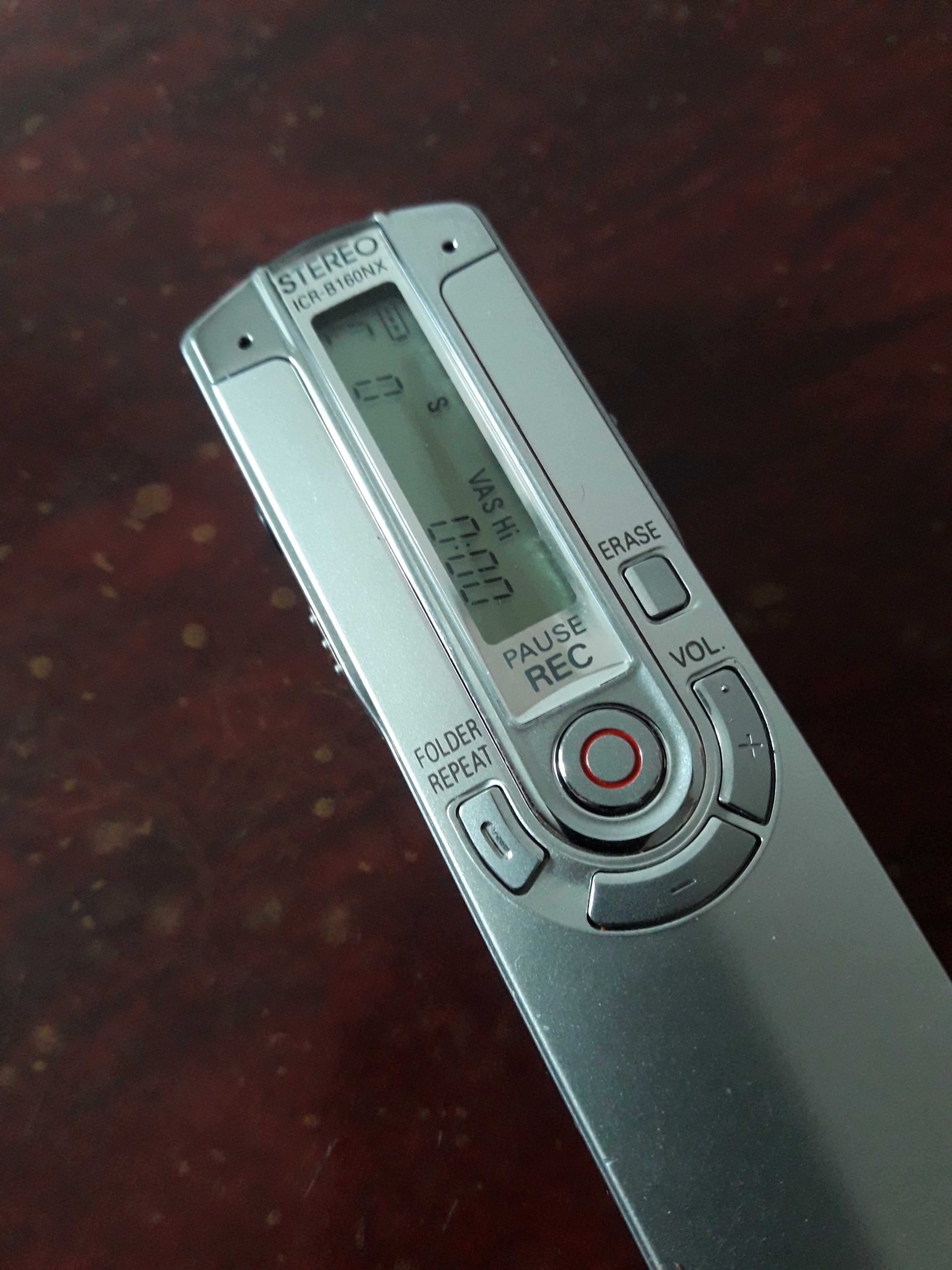 Reportofon digital SANYO model ICR-B160NX, stereo.