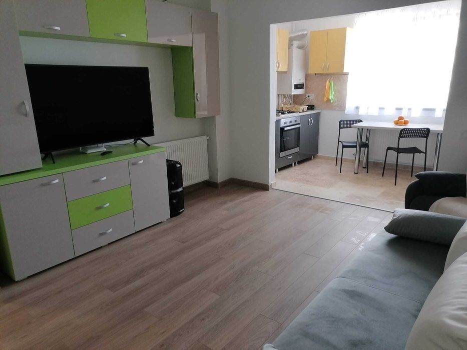 Vand mobila făcută pe comanda in stare perfecta