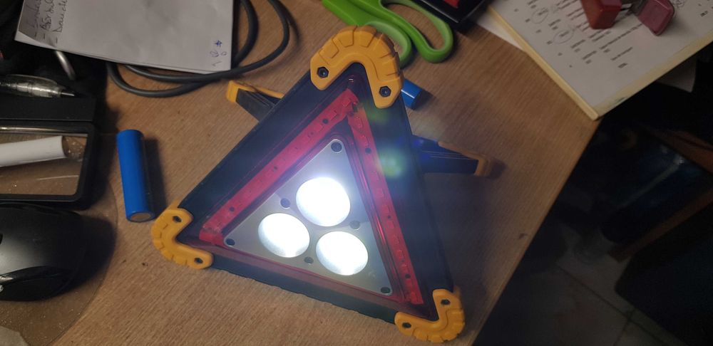 Lanterna LED Multifunctionala Semnalizare Avarie Urgenta incarcare USB